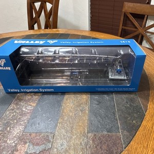 First Gear Valley Center Pivot w/Span Irrigation System 1:64 Diecast Silver/Blue