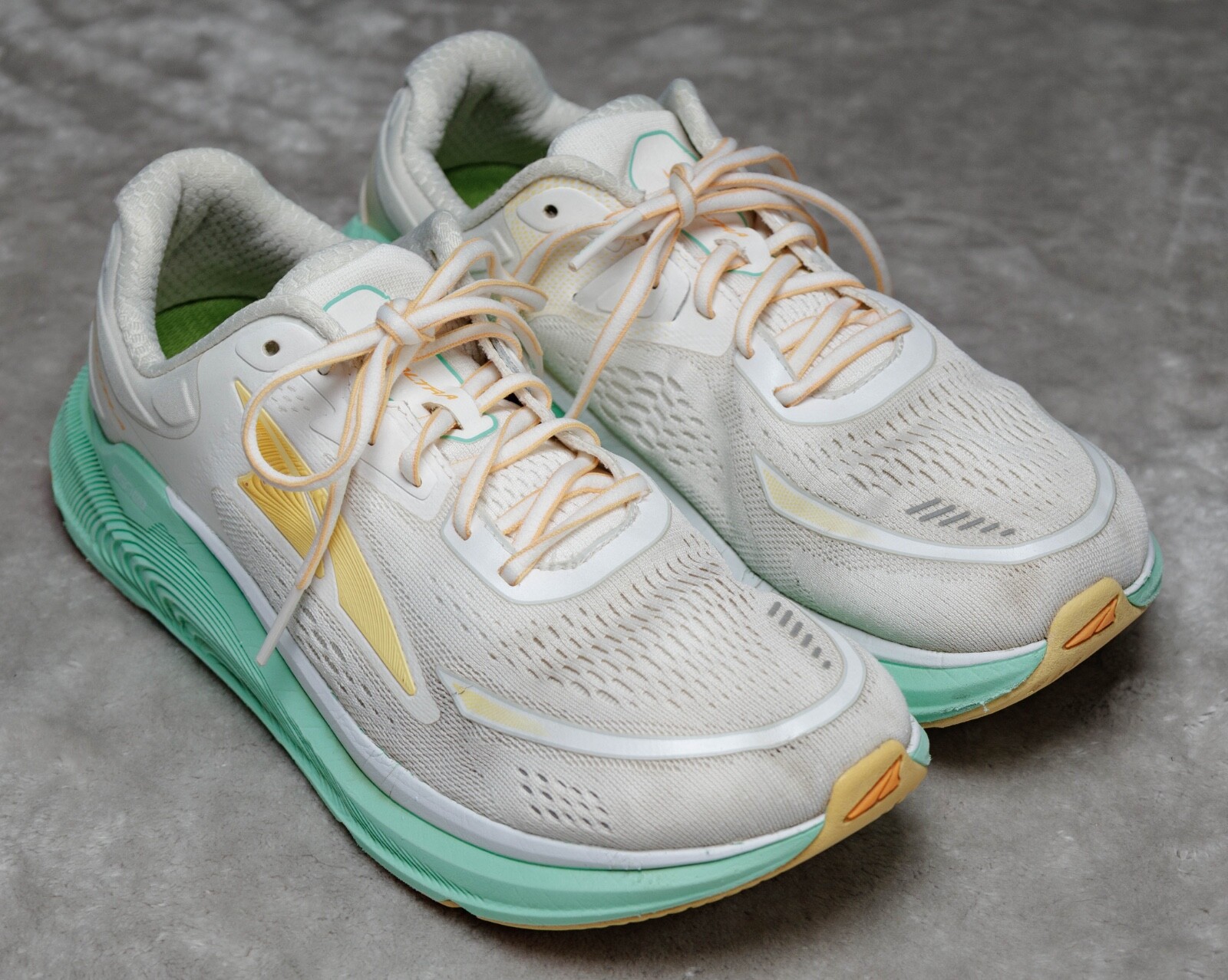 Altra Paradigm 6 White Green Running Shoes Sneakers Womens Size 10 AL0A5484130