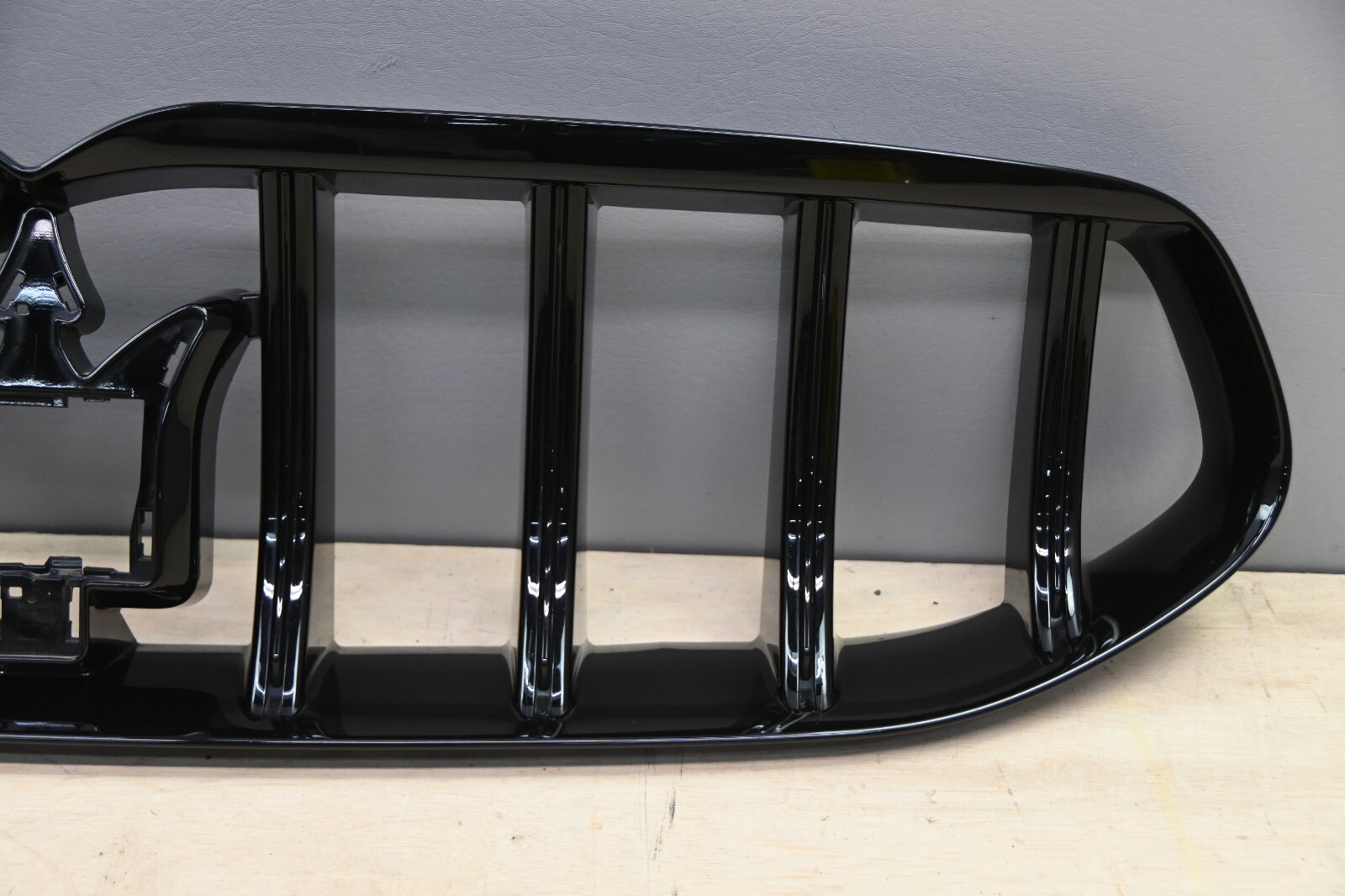 2023 2024 Maserati Grecale Upper Radiator Grille 670170829 OEM 23 24