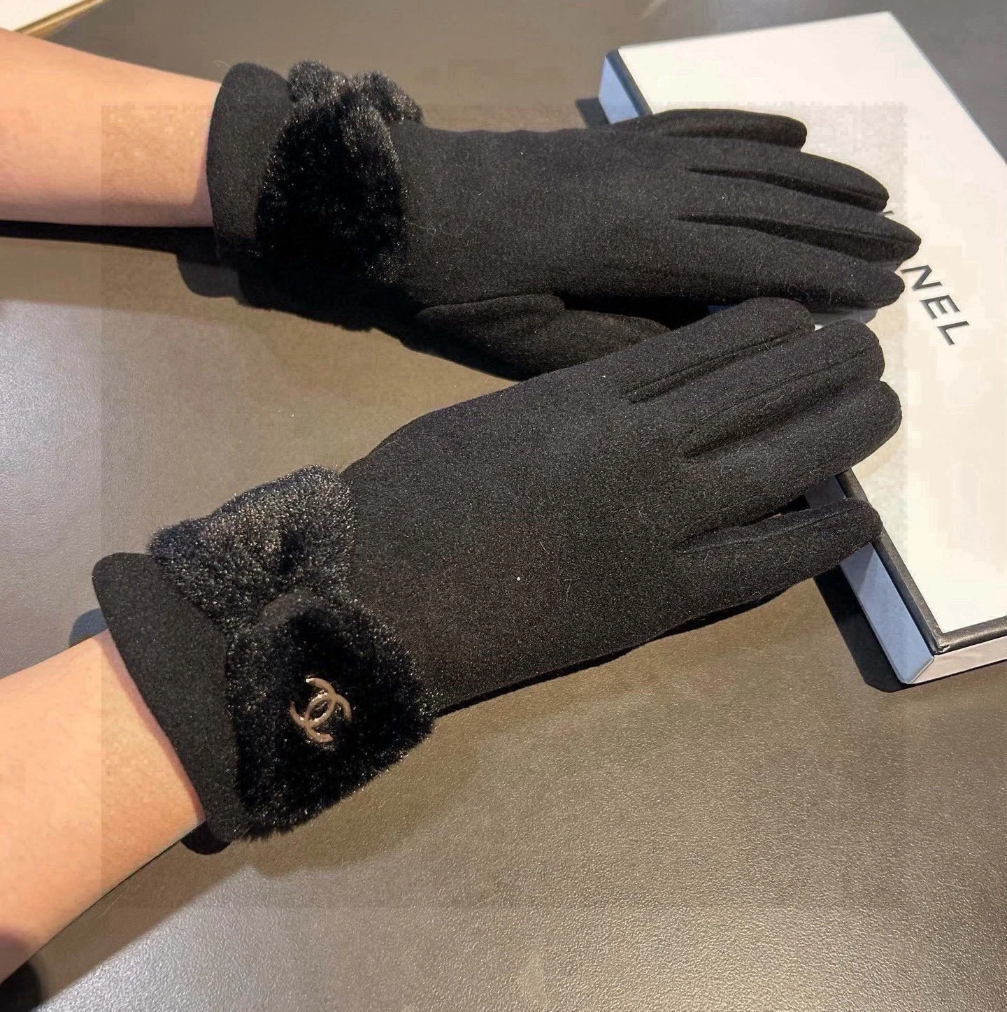 Autumn and winter warm and velvet camellia wool gloves