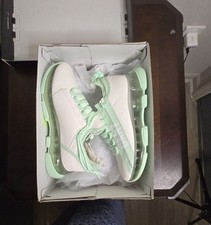DKNY Tokyo Slip On Sneaker White/Seafoam Green