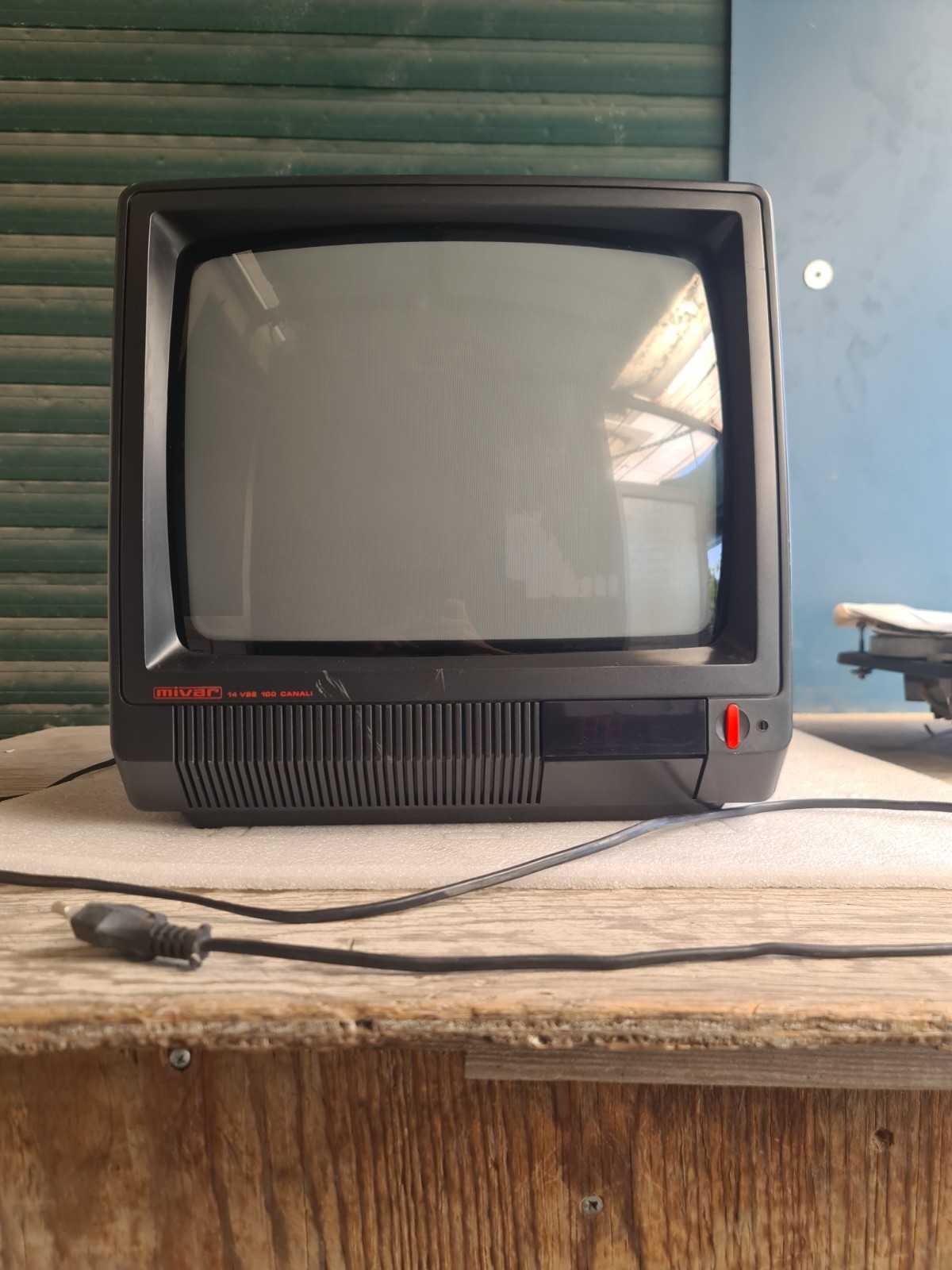 TV CRT Mivar 14 V2 E 14" Vintage Retrogaming DIN Audio/Video Testata parziale