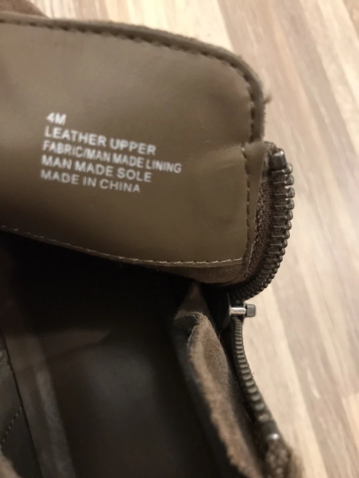 Botinhas femininas GB de couro superior marrom com zíper duplo tamanho 4M - Imagem 4 de 4