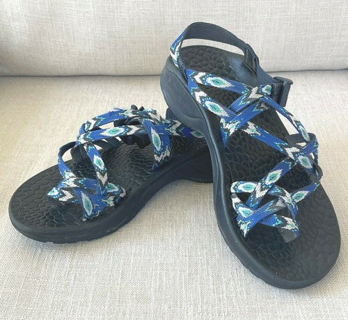 toe loop sandals with arch support