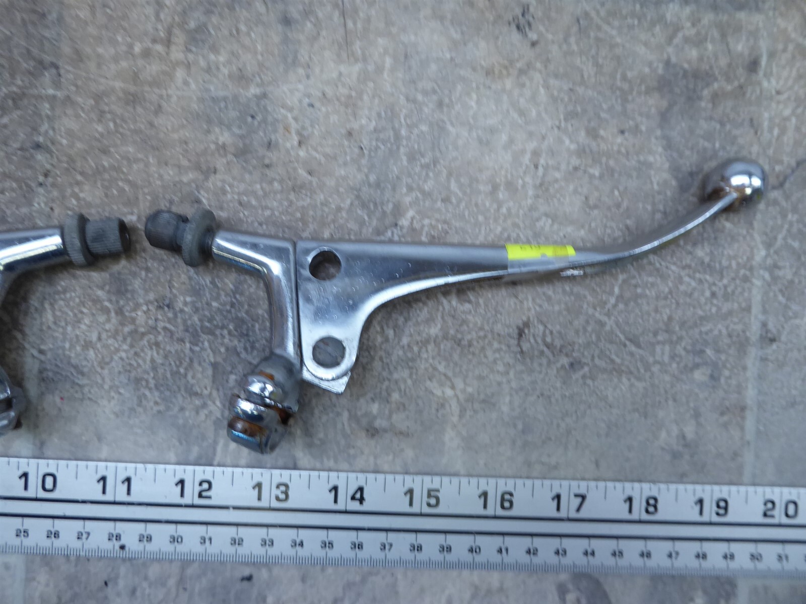 1971 Triumph T120R Bonneville 650 S216. clutch and front brake levers