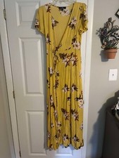NWT Lulu's Short Sleeved Wrap Dress Size Small