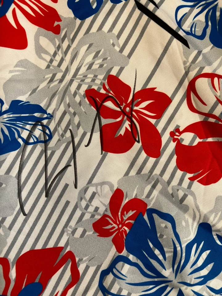 Pantalones cortos firmados autografiados por Max Holloway UFC BAS Blessed Foto 2 de 4