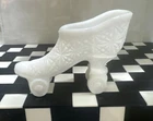 VINTAGE FENTON Pressed MILK Glass Roller Skate Daisy & Button Design Figurine
