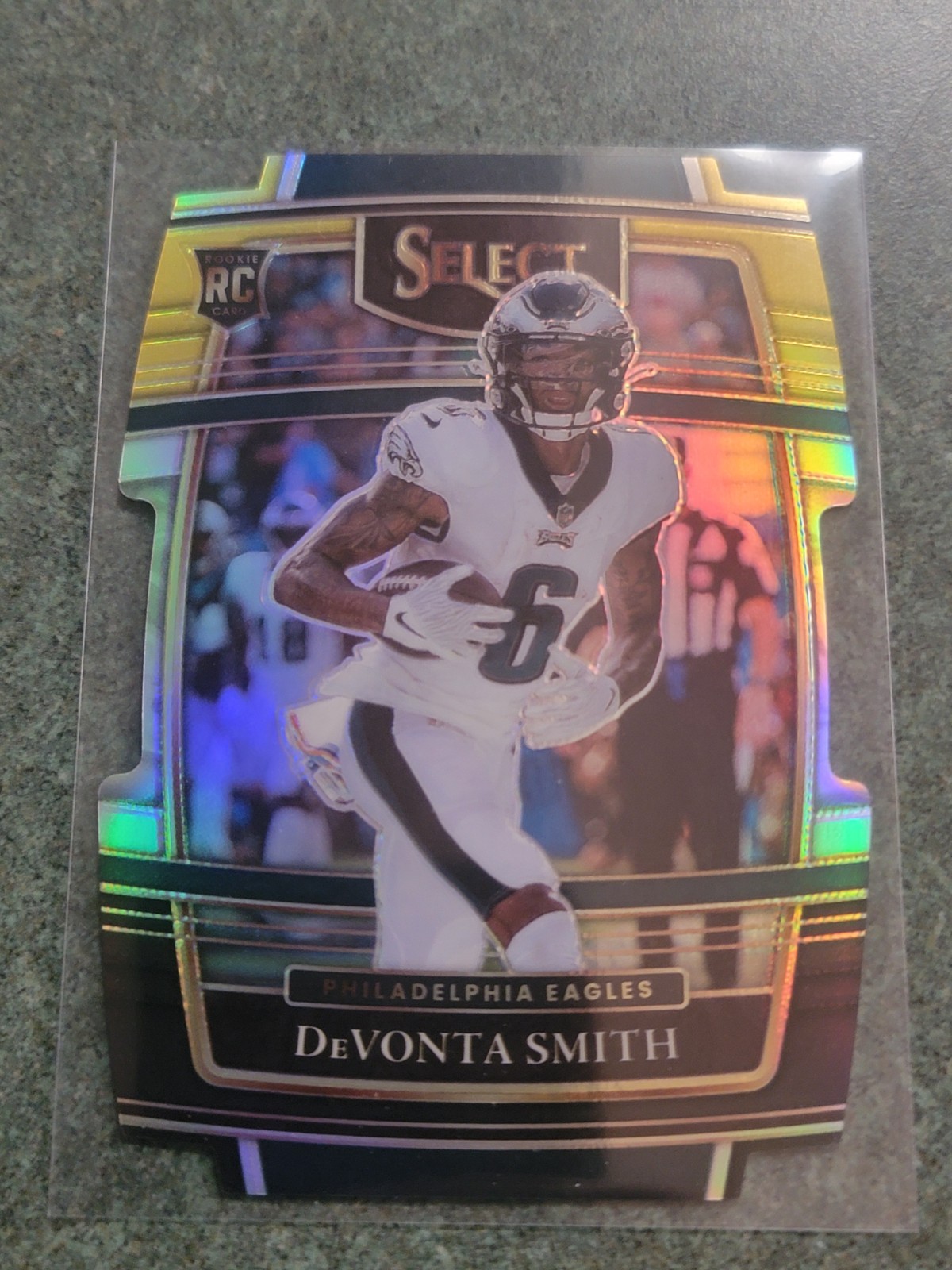 2021 Panini Select - Concourse Devonta Smith #49 Black & Gold Prizm Die-Cut (RC)