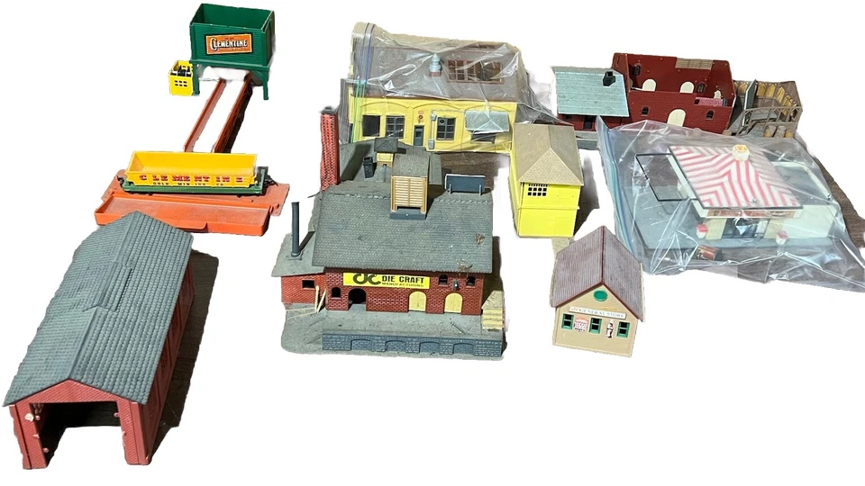 Lifelike HO Scale Train Buildings Lot Of 7 Town Graphic Press Store - Image 2 of 4