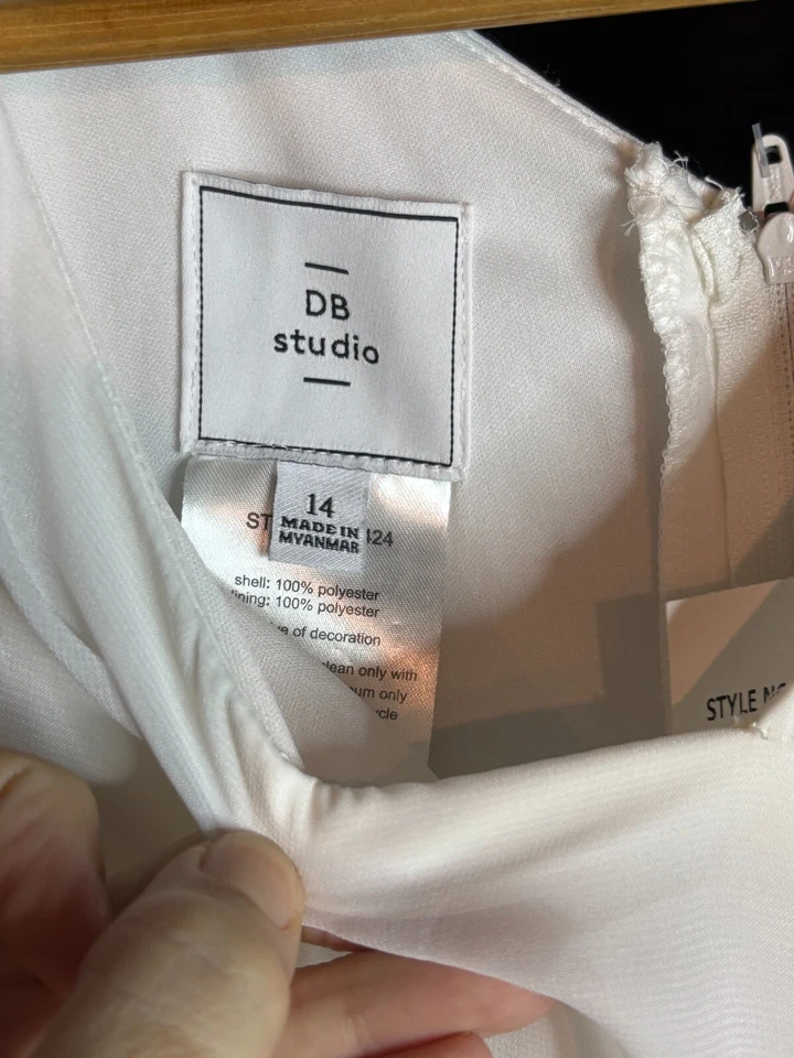 Nuevo con etiquetas Vestido DB Studio Imitación Envoltura Manga Acampanada Blanco Gasa Flor Niña 14 Foto 4 de 4