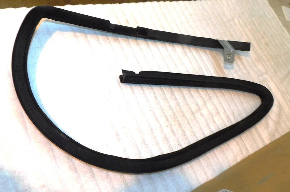 1999-2002 Lincoln Continental NOS LH FRONT DOOR WINDOW GLASS UPPER RUN CHANNEL Foto 4 de 4