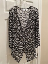 Chicos Women Gorgeous Black White Animal Print Twist Front Cardigan Sz 2