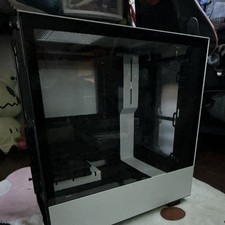 White and black NZXT H510 ATX Mid Tower Case