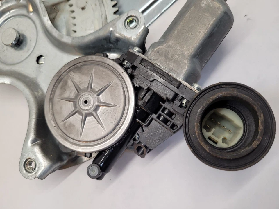 2014 - 2019 TOYOTA COROLLA Passenger Rear Window Regulator Electric Sedan  - Image 2 of 4