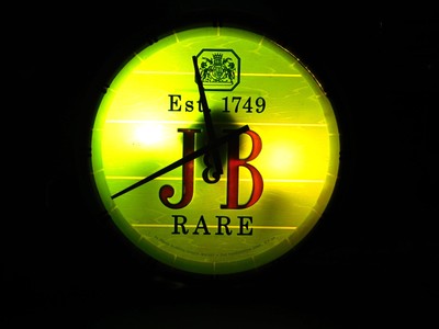 J & B RARE SCOTCH WHISKEY BARREL SHAPED LIGHTED WORKING WALL CLOCK 14  EXCDN
