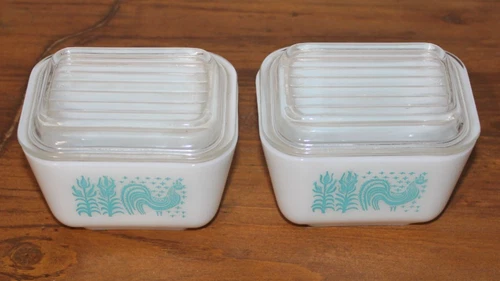 Pyrex 1 1/2 cup oven dish Amish butter print turquiose with lid set of 2
