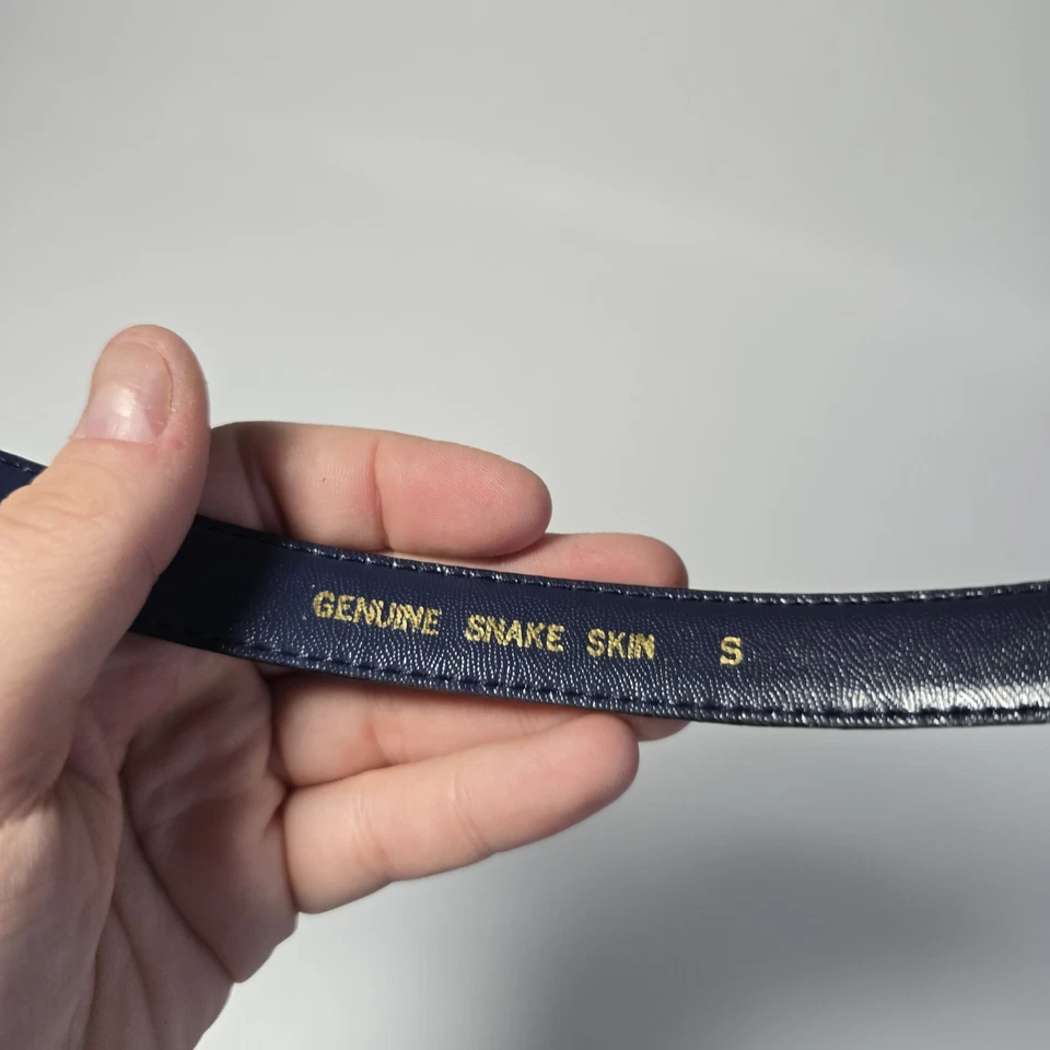 Cinturón de piel de serpiente púrpura genuino pequeño vintage 33" Foto 2 de 4