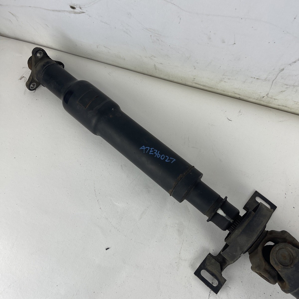 E36 BMW 3 Series 320i Driveshaft Automatic 1374MM