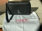 "COACH" Vtg WRISTLET WALLET ZIP AROUND-HORSE & CARRIAGE COACH LOGO *Blk LEATHER — photo 1