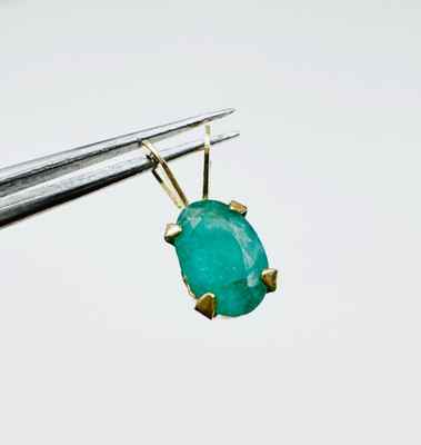 Kleiner Anhänger Nachlass massiv 14K Gelbgold 0,43ct (6x4mm) ovaler Schliff natürlicher Smaragd