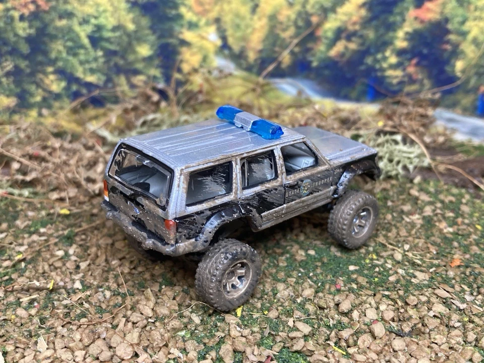 Jeep Cherokee XJ Police Lifted 4x4 Muddy Customized 1/64 Diecast Mud Truck - Image 3 of 4