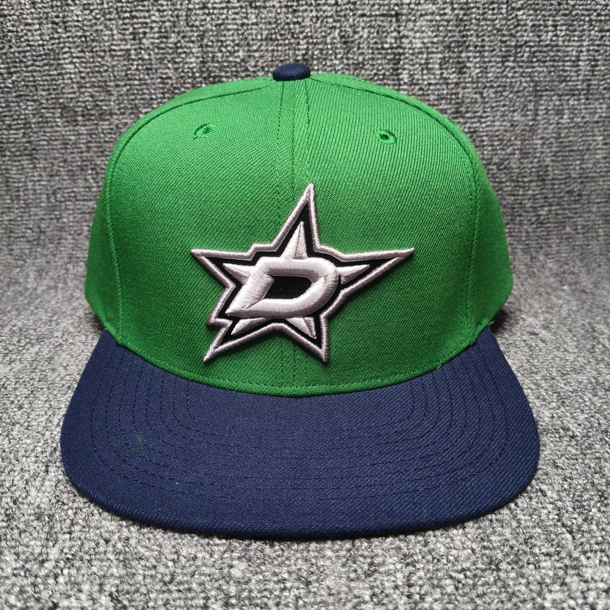 Mitchell & Ness Dallas Stars NHL Green Navy Flat Brim Snapback Hat