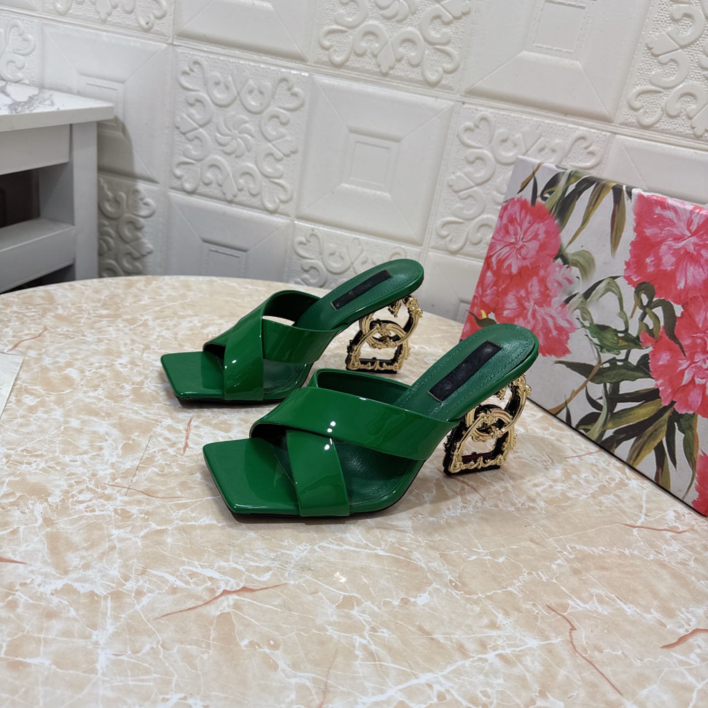 PANTOFOLA D’ORO Pantofole con tacco alto testa quadrata Designer Inspiration in vernice