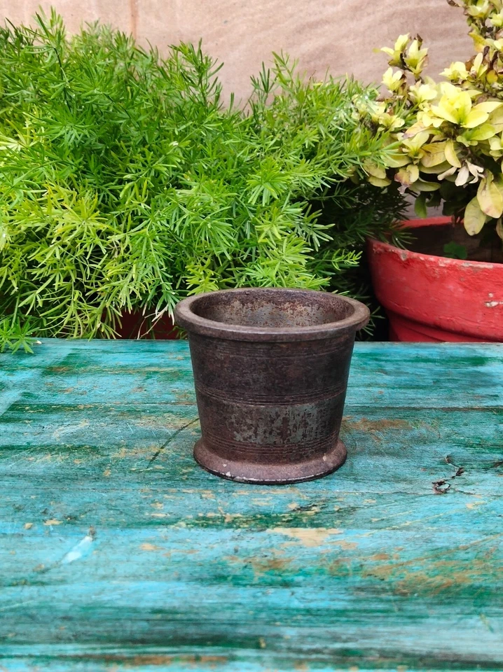 老式古董手工锻铁厨房香料研磨砂浆无杵 — 第 2/4 张图片