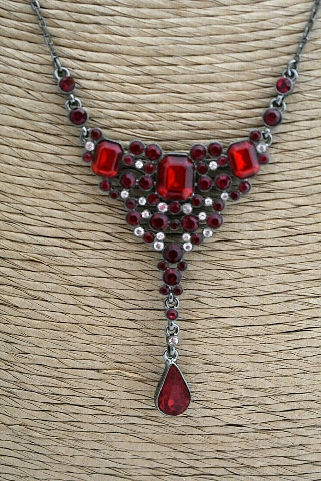 Collar Givenchy Cristal Rojo y Transparente Gris Gunmetal Cadena Colgante Gota Foto 2 de 4