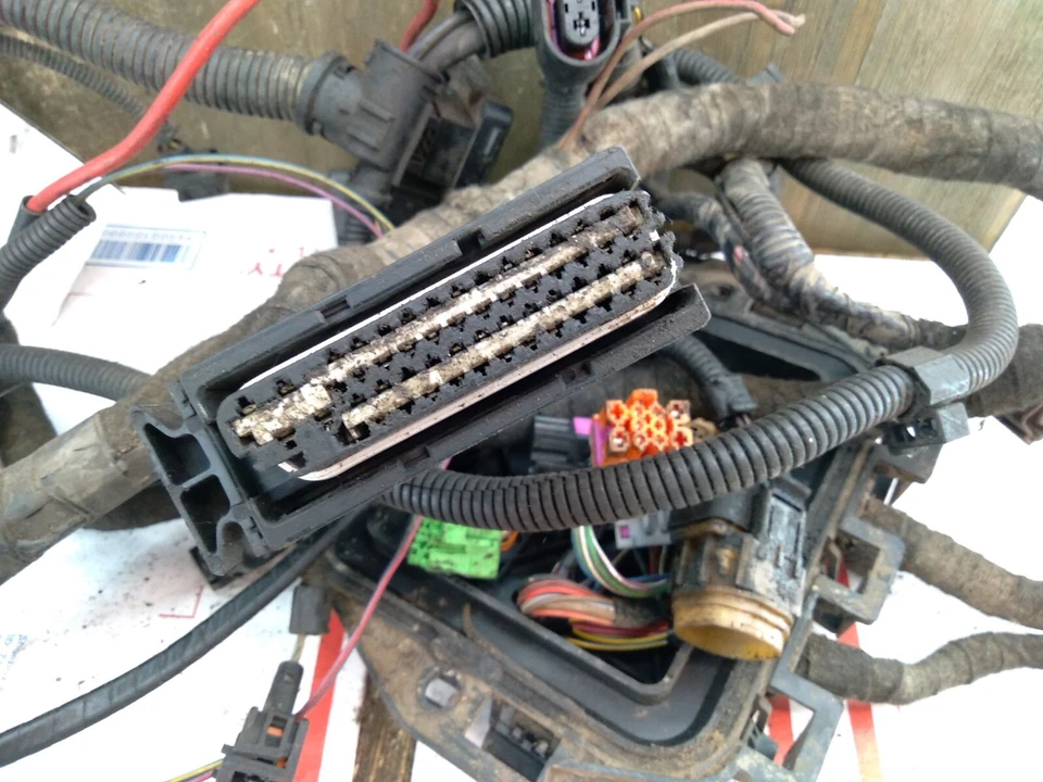 1999 Volkswagen Golf IV 2.0L FWD AT CHICOTE DE FIOS DE MOTOR FABRICANTE DE EQUIPAMENTO ORIGINAL  - Imagem 4 de 4