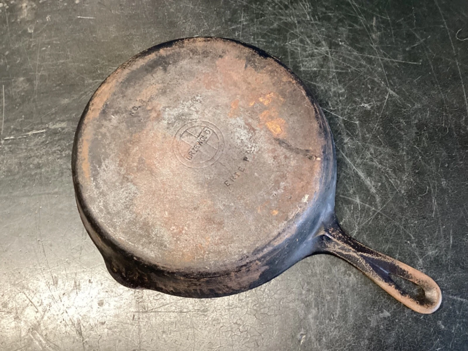 VINTAGE ORIGINAL 704 S GRISWOLD NO. 8 SMALL LOGO CAST IRON SKILLET FRYING PAN