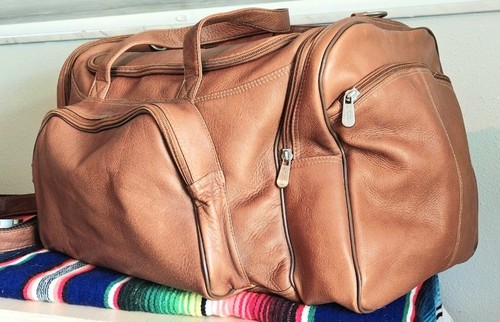 Travel duffel bag handmade by Piel Leather big pockets, shoulder strap, quality