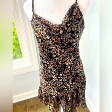 Sadie & Sage Sz M Women's Love Nest Floral Print Mini Dress w/ modest neckline