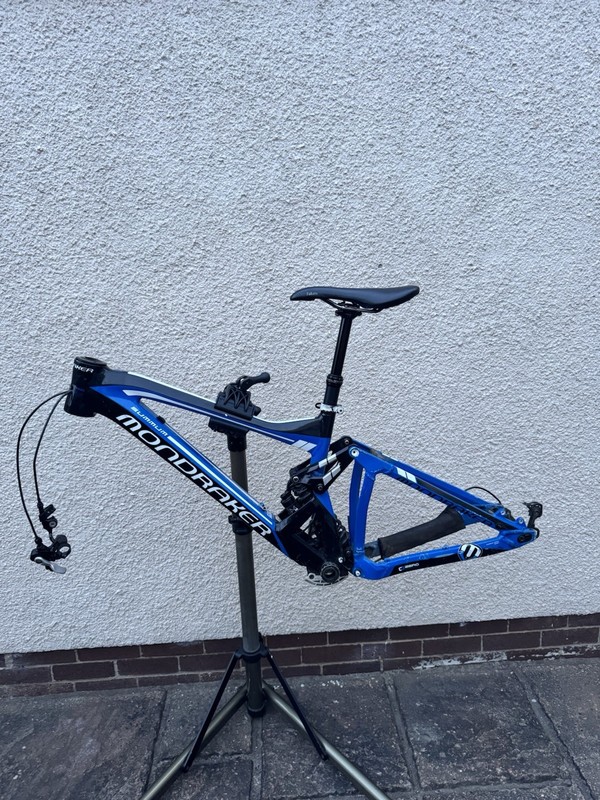 Mondraker Summum Downhill Frame 26” - With Extras Fox Van R, KS Lev, XT, SDG