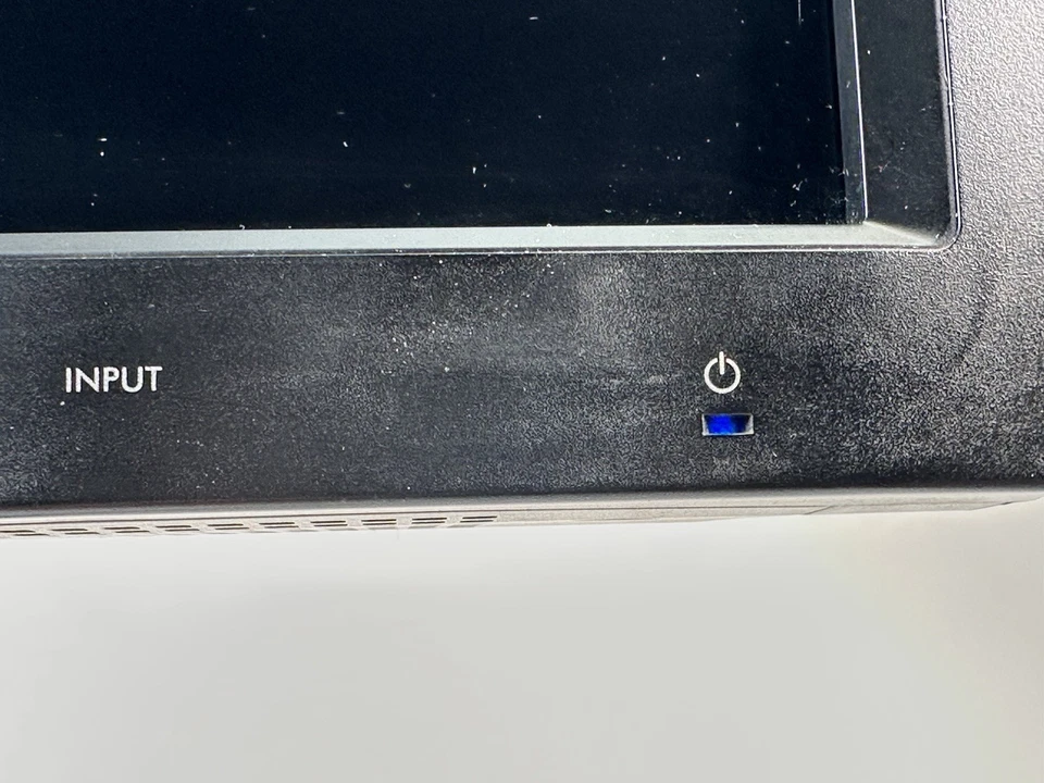 Lacie 324 LCD Monitor 24" Wide Gamut Display Creative Professionals Imaging - Image 3 of 4