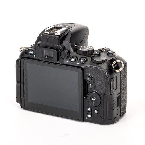 Nikon D5500 schwarz gebraucht Zustand Gut - Bild 2 von 5