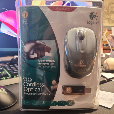 NEW Logitech V220 Cordless Optical Mouse for Notebooks gray/ black