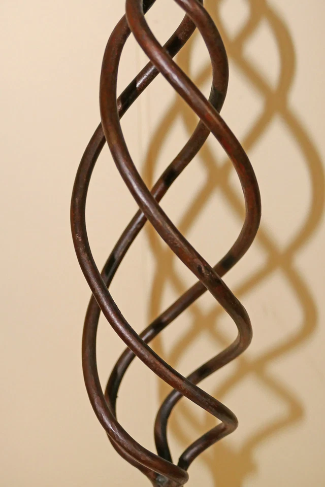 LOVELY PAIR OF DECORATIVE RUSTY LOOK METAL/IRON CANDLE HOLDERS! - Image 3 of 3