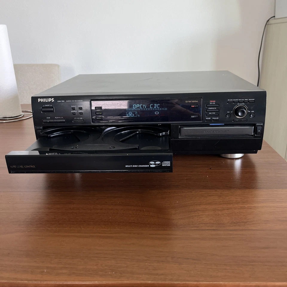 Philips CDR785 3-CD Changer . One CD is not working - Image 2 of 4