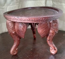 Resin Three Elephant Small Tabletop Stand (Top Slightly Warped)