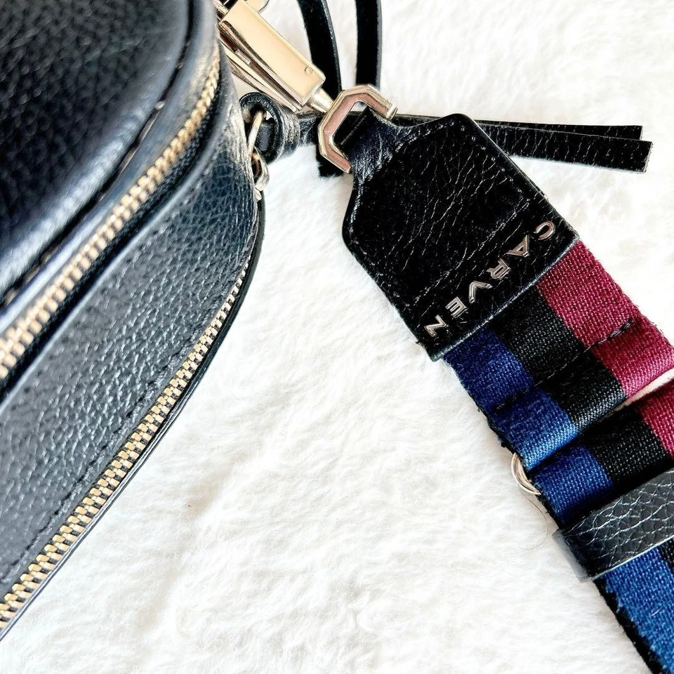 Bolsa de ombro CARVEN Big Studs bolsa de couro preta usada em bom estado - Imagem 4 de 4