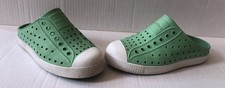 Native Jefferson Sugarlite Girl s Size 1 Green Clogs Kid s Slip-on Water Shoes
