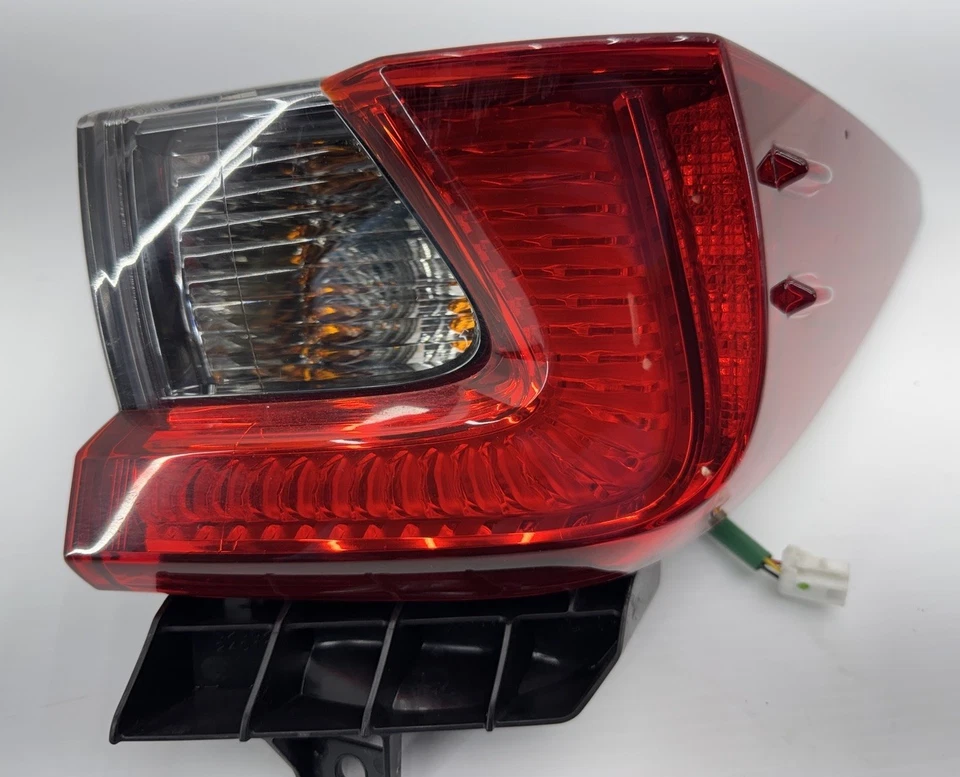 LEXUS RC300 RC350 2015-2019 LUZ TRASERA DERECHA EXTERIOR LUZ TRASERA OEM Foto 2 de 4
