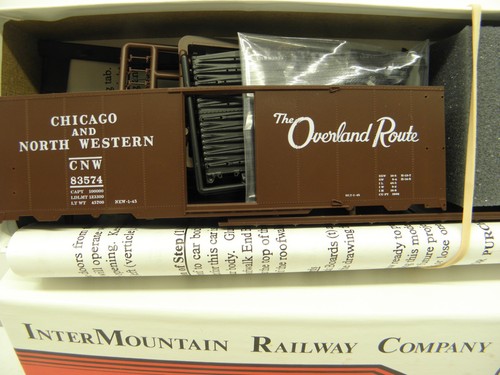 INTERMOUNTAIN -10' 6" ALTO AAR BOXCAR -CHICAGO & NOROESTE #83594 -ESCALA HO-KIT | Zustand: New