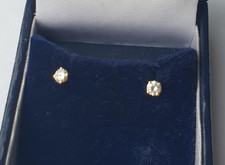 18ct Gold Single Diamond Stud Earrings