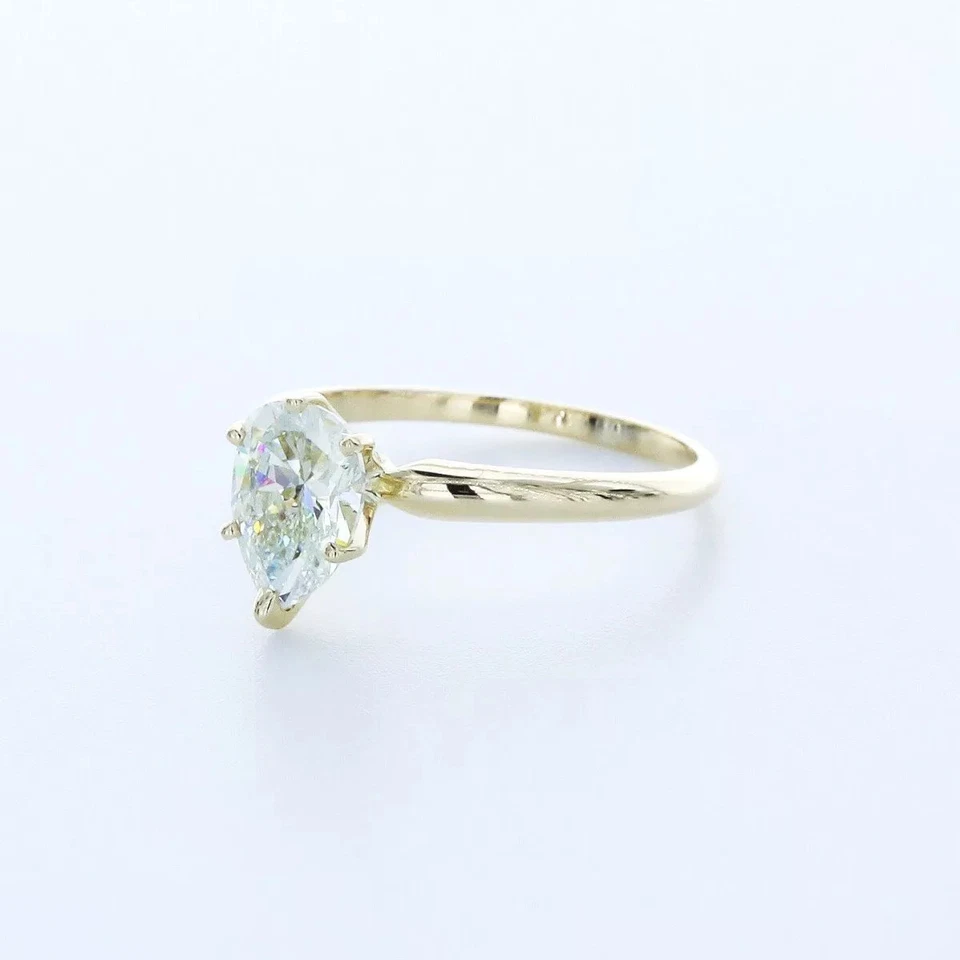 Anillo de compromiso solitario clásico oro 14K 1,52 quilates pera diamante cultivado en laboratorio I VS1 Foto 2 de 4
