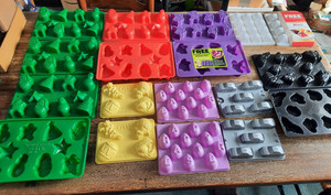 Lot of 18 UNUSED JELLO JIGGLERS MOLDS Easter Christmas NASCAR Halloween Pyramid