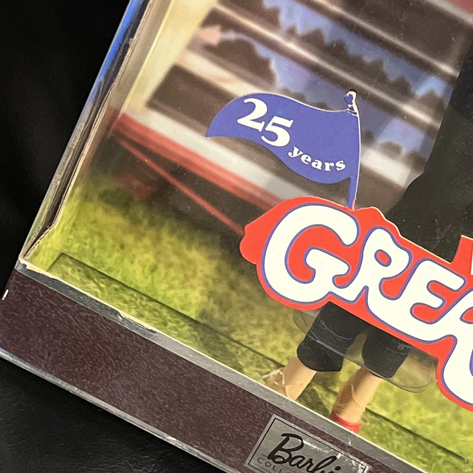 全新 芭比 美泰 GREASE 电影娃娃 SANDY 人造皮革 25 周年 2003 — 第 4/4 张图片