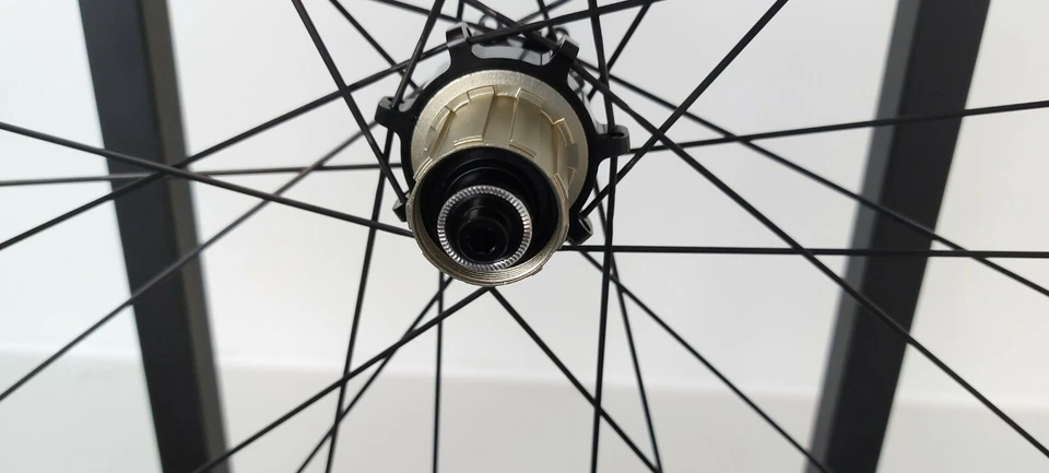 Juego de ruedas de freno de disco cubierta de carbono completo Profile Design 38 Twenty Four Foto 3 de 4